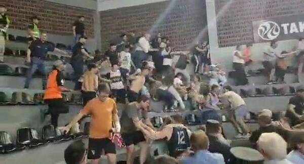 [VIDEO] Harrison sale al paso ante incidentes: Culpan a barrabravas de Olimpia