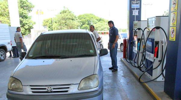 “Nafta debe bajar G. 2.000”, asegura experto - Noticiero Paraguay