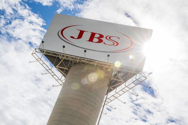JBS aumenta su presencia en EEUU con la compra de un productor porcino - Revista PLUS