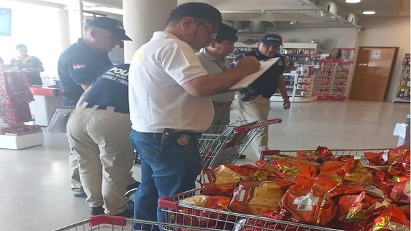 Caacupé: Incautan productos de contrabando en comercios - Noticias Paraguay