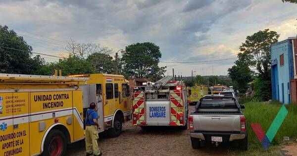 La Nación / Incendio en depósito clandestino de combustible en Villa Elisa: propietarios “rajaron” a los bomberos
