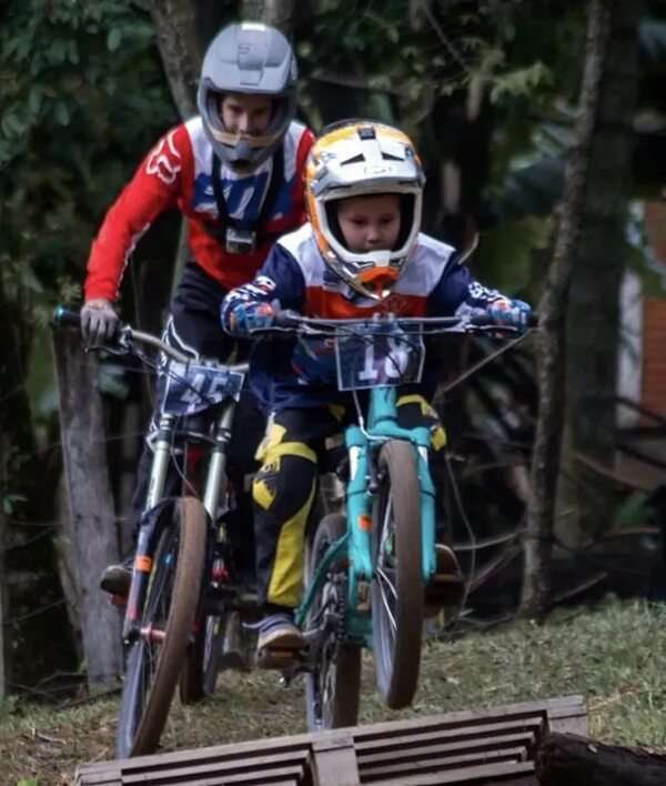 Downhill en el cerro Lambaré - Polideportivo - ABC Color