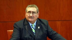 Cuestionado ministro Fretes sigue firmando sentencias en Sala Penal