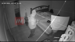 DESCONOCIDO IRRUMPE EN UNA VIVIENDA EN HORAS DE LA MADRUGADA Y ASALTA A UNA MUJER