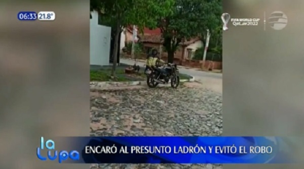 Hombre evita robo de motocicleta grabando el hecho con su celular