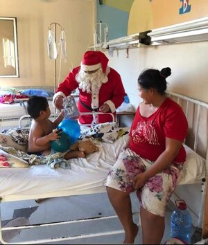 Papá Noel prepara sus regalos para llegar a hospitales y zonas del interior  - Nacionales - ABC Color