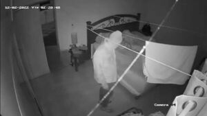 Delincuente entró a su casa y la despertó a punta de cuchillo