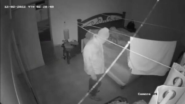 Delincuente entró a su casa y la despertó a punta de cuchillo