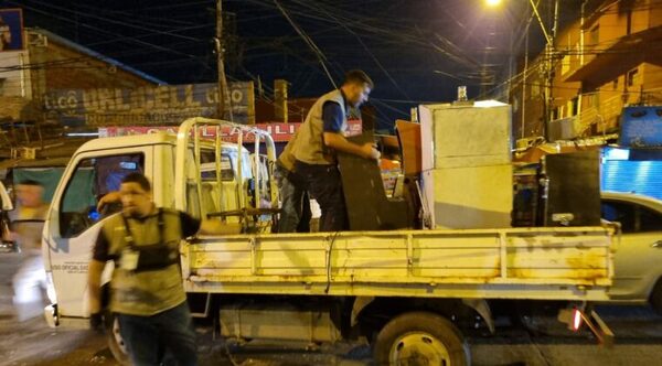 Requisan 32 tragamonedas en el Mercado 4 en intervención nocturna