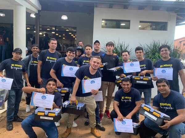 Unos 200 jóvenes culminan capacitación y están listos para trabajar