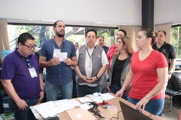 TSJE verifica maletines electorales de las Mesas Receptoras de Votos de la ANR - El Independiente