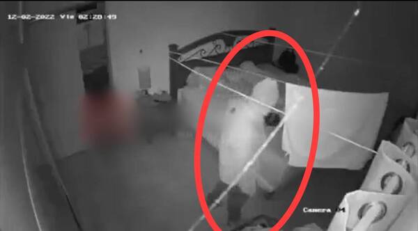 [VIDEO] ¡Mujer despertó y encontró a un ladrón parado frente a su cama!