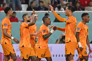 Países Bajos muestra todo su poderío y avanza a cuartos de final