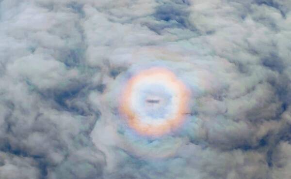 Vivió la “gloria”: volando por lo alto pudo fotografiar una rara formación en el cielo