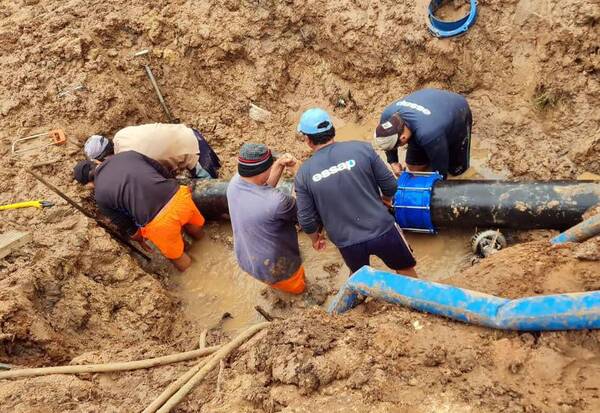 Rotura de aductora de Essap deja sin agua a seis barrios de Asunción