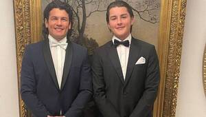 ¡Qué elegancia la de Haedo con su hijo en su gala de colegio!