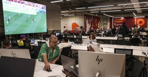 La Nación / Seguridad en juego: riesgos de mirar el Mundial durante el trabajo
