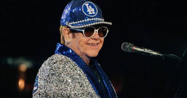 La Nación / Elton John encabezará Glastonbury en gira de despedida