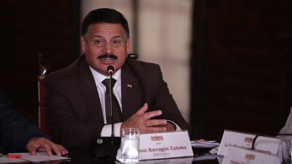 Dimite el ministro de Defensa de Perú, Daniel Barragán