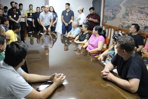 Reunión con trabajadores de la vía pública ante aparición de falsos funcionarios  - ABC en el Este - ABC Color
