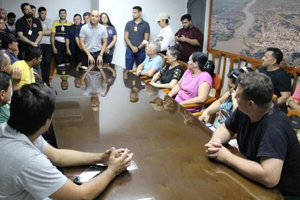Reunión con trabajadores de la vía pública ante aparición de falsos funcionarios - ABC en el Este - ABC Color