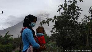 Indonesia: volcán Semeru expulsa columna de 1,5 kilómetros de gases y ceniza