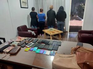 Exconvictas, detenidas con 21 celulares en zona de Tupasy Ykuá - Nacionales - ABC Color
