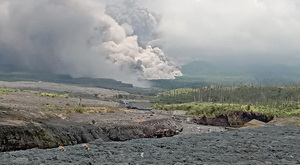 Diario HOY | Indonesia evacúa a cerca de 2.000 personas por la erupción del volcán del Monte Semeru