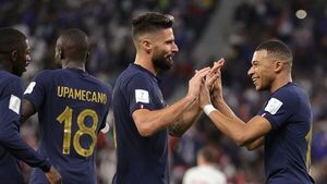 Un histórico Giroud y Mbappé conducen a Francia a cuartos