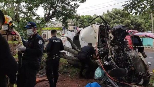 Joven muere tras chocar contra un árbol mientras huía de la Policía