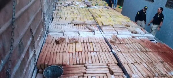 Camionero paraguayo cayó con 3.137 kilos de marihuana en Brasil - ABC en el Este - ABC Color