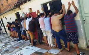 Abusaron con el “chiqui chin chiqui chin” y terminaron “¡contra la pared ed ed!”