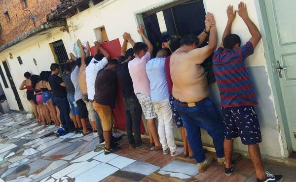 Abusaron con el “chiqui chin chiqui chin” y terminaron “¡contra la pared ed ed!”