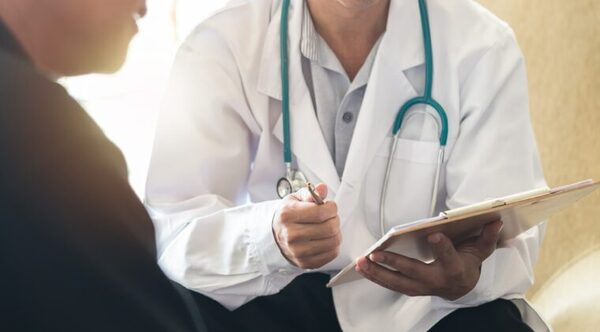 Autoexamen testicular y su importancia para detectar cáncer de testículos