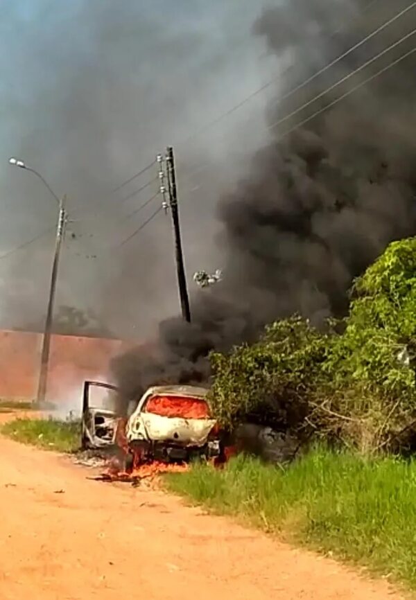 Ebrio atropella columna de ANDE en Itauguá y genera incendio - Policiales - ABC Color