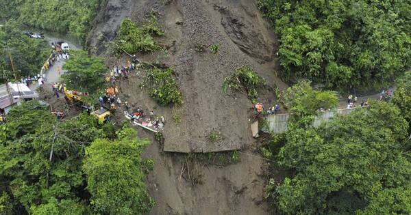 La Nación / Colombia: alud de tierra deja 3 muertos y 20 desaparecidos