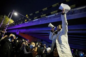 La “revolución A4″: cómo los estudiantes chinos se han convertido en los líderes de las protestas contra Xi Jinping - Informatepy.com