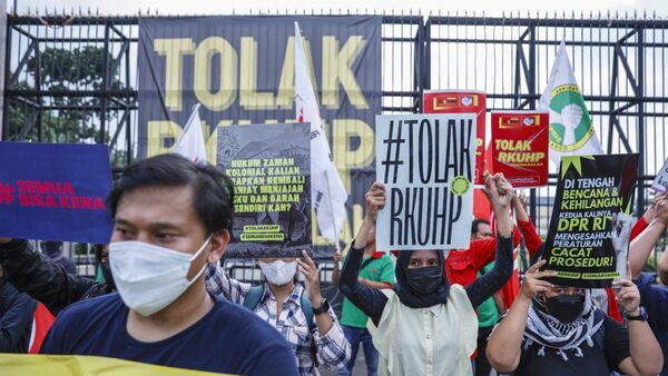Protestas en Indonesia ante reforma que penalizará el adulterio