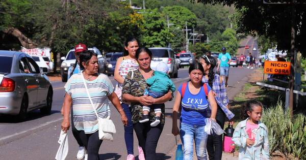 La Nación / Casi 70 puestos de salud habilitados para peregrinantes que van a Caacupé