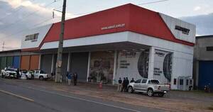 La Nación / Asaltantes se llevan G. 300 millones de un comercio en Ypané
