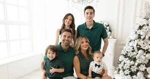 La Nación / Maga Páez compartió sus postales navideñas con la familia completa.