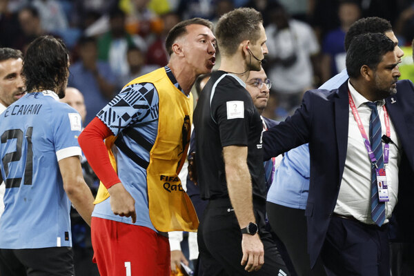 Futbolistas de Uruguay apuntados por FIFA tras el partido ante Ghana