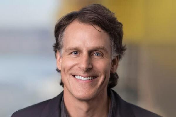 Jeff Blackburn jefe de entretenimiento de Amazon se retirará en 2023 - Revista PLUS