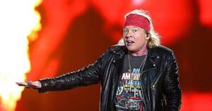 La Nación / Axl Rose hirió a una mujer tras lanzar su micrófono al final de un show
