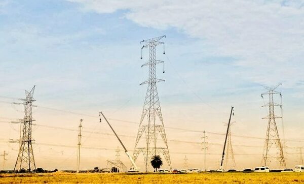 Levantan la última estructura metálica de las líneas de 500kV