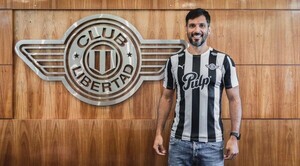 ¡Que nivel! Roque Santacruz y otros grandes logran contrato vitalicio con Libertad