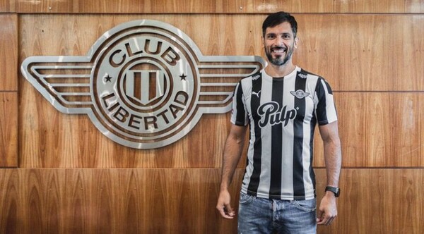 ¡Que nivel! Roque Santacruz y otros grandes logran contrato vitalicio con Libertad