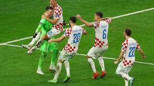 Croacia avanza a cuartos tras derrotar en penales a Japón - trece