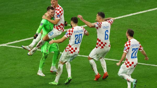 Croacia avanza a cuartos tras derrotar en penales a Japón - trece