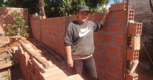 La Nación / Mujer rompiendo barreras: estudió construcción y está construyendo su propia muralla